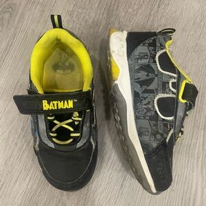 Batman Light Up Kids Shoes Black and Yellow size 10